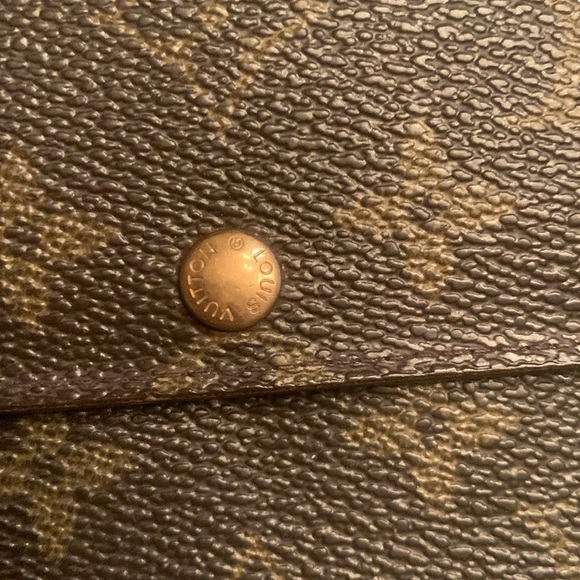 LV wallet- missing coin zipper - Picture 2 of 8